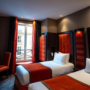Traditionelles Zimmer mit zwei Einzelbetten